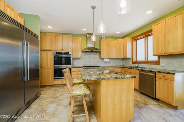 $1,590,000 | 528 Rathbun Avenue | Huguenot