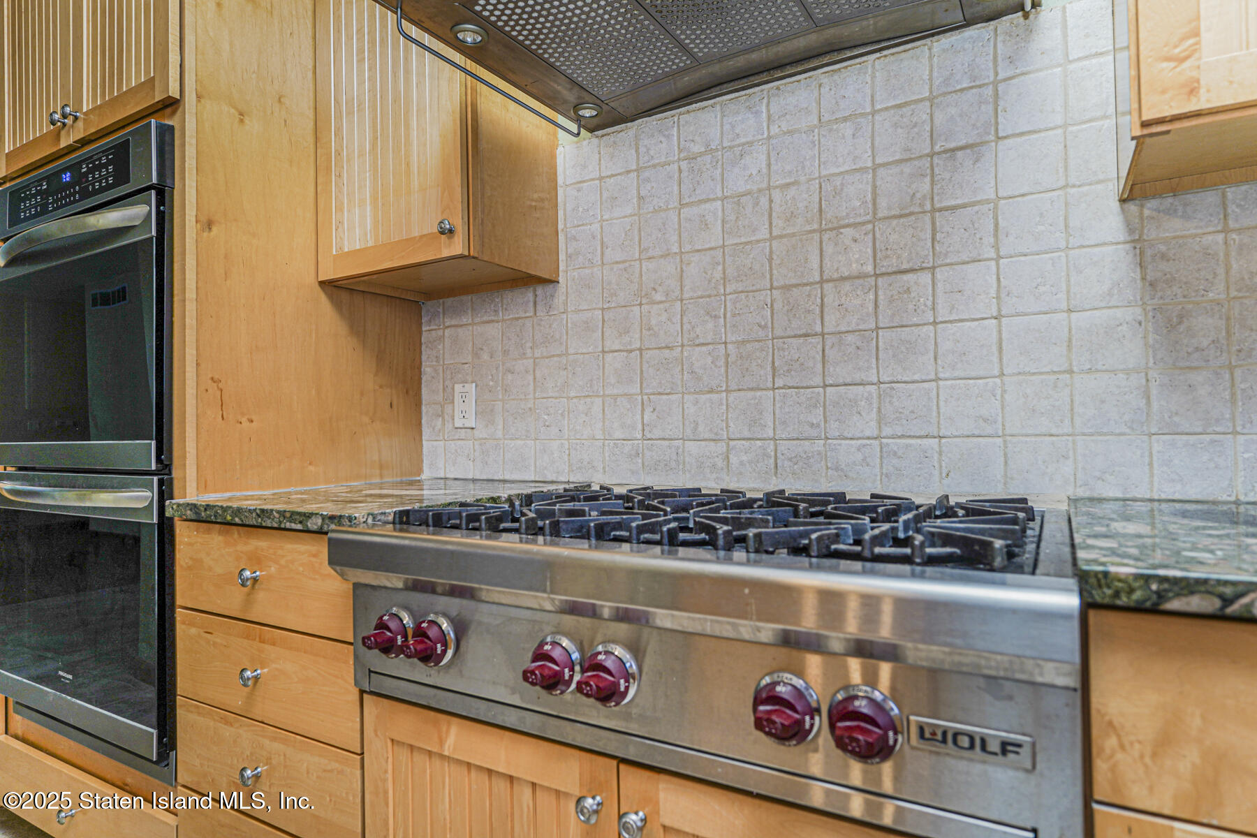 528 Rathbun Avenue Staten Island, NY 10312 - Photo 8 of 49 8