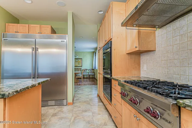 $1,590,000 | 528 Rathbun Avenue | Huguenot