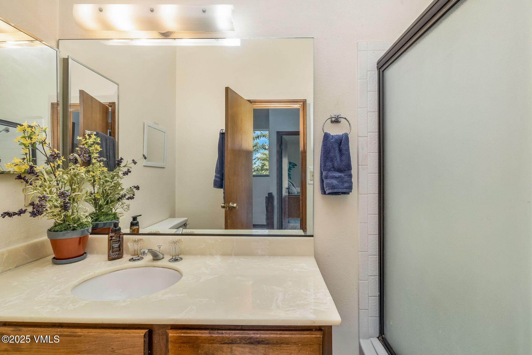 314 Eagle Road, Unit A4 Eagle-Vail, CO 81620 - Photo 19 of 27 Secondary bath