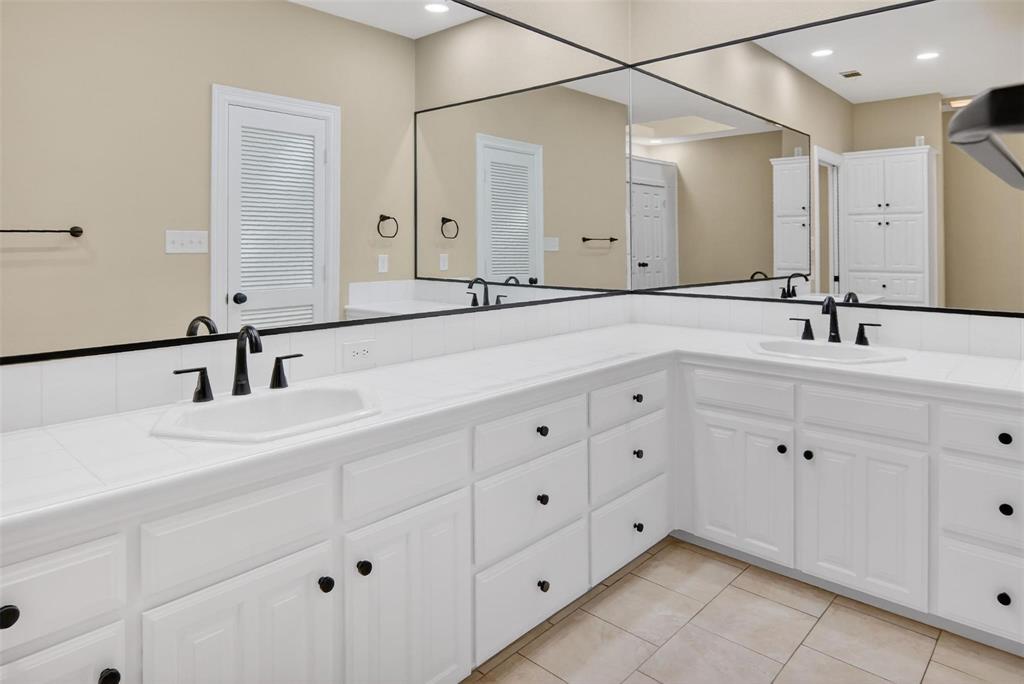 2122 Clear Lake Road Weatherford, TX 76087 - Photo 15 of 31 a bathroom with double sink and a mirror