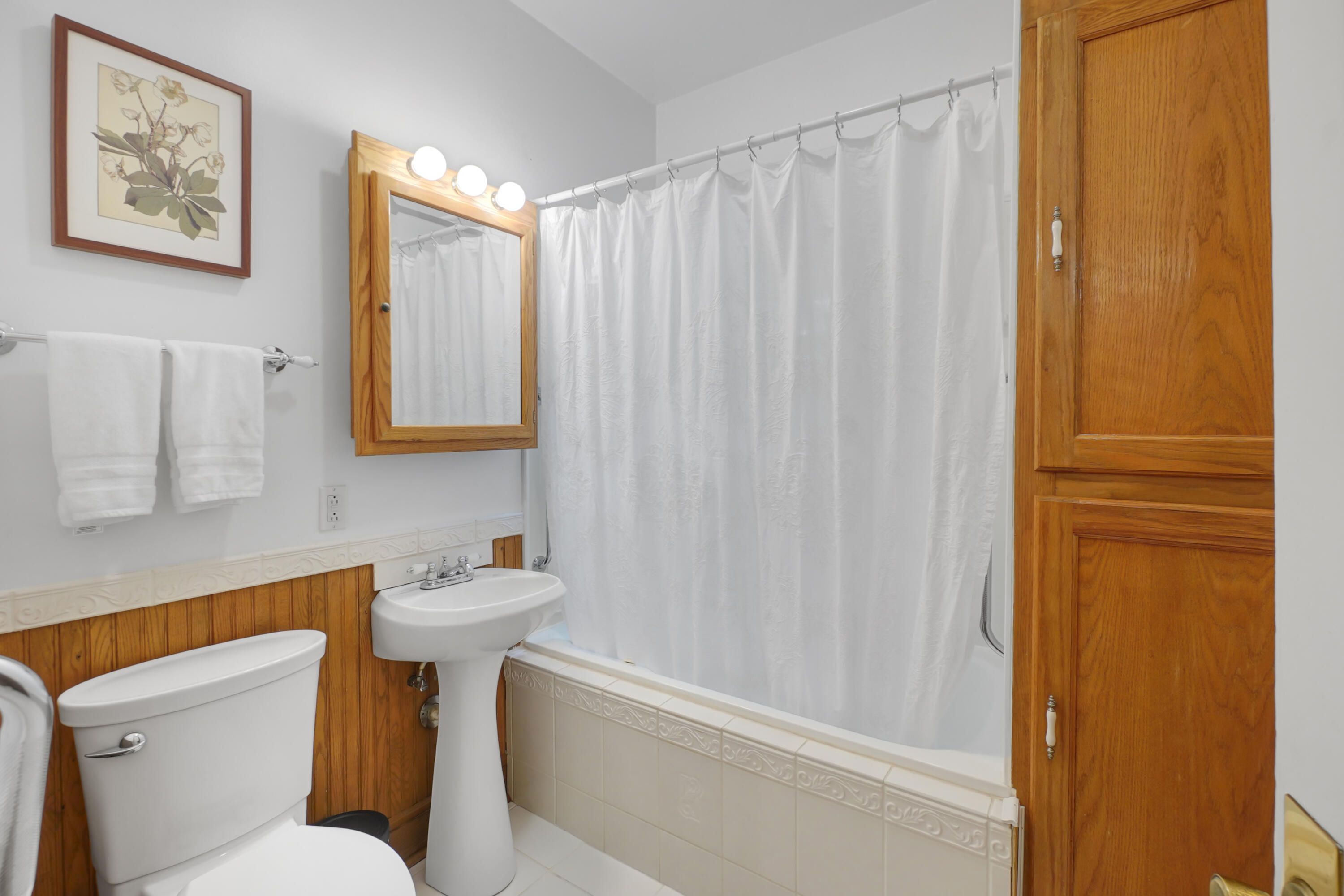 156 Felix Street Wales, WI 53183 - Photo 17 of 39 Main Floor Bath