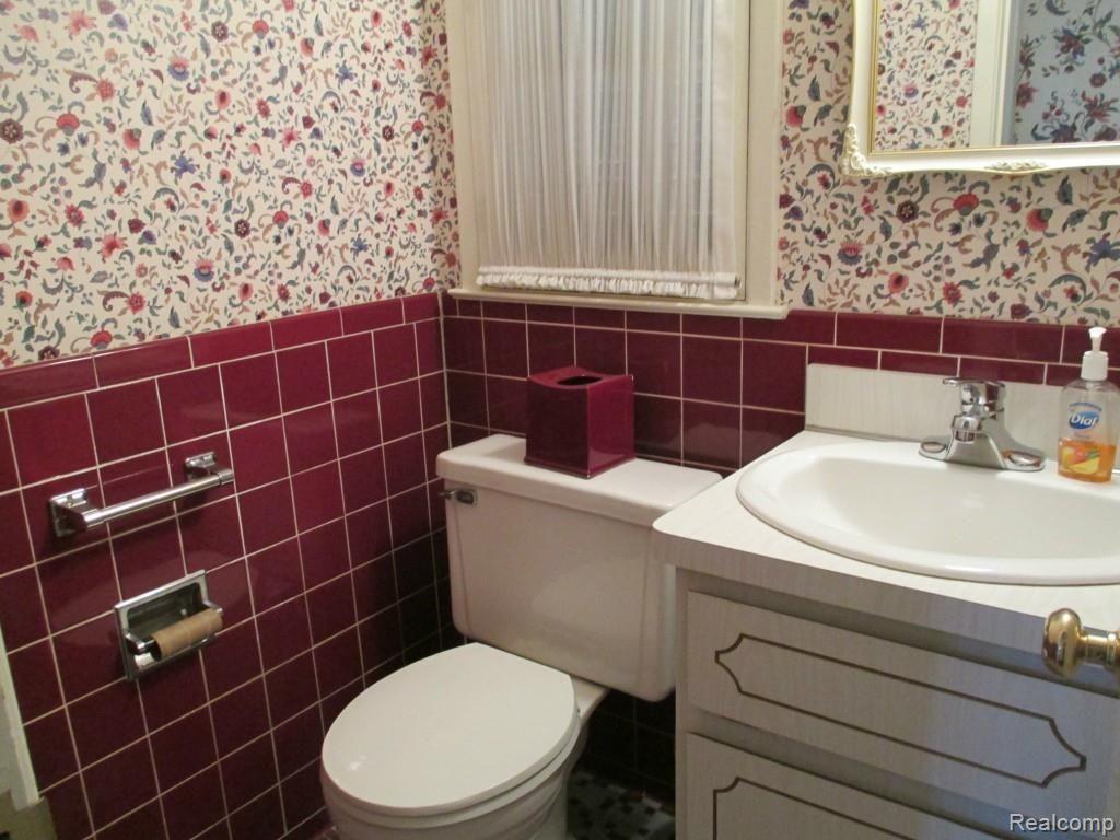 578 Thorntree Road Grosse Pointe, MI 48236 - Photo 11 of 11 11.jpg