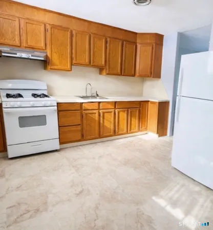 $1,600 | 144 Pennsylvania Avenue, New Britain, CT 06052
