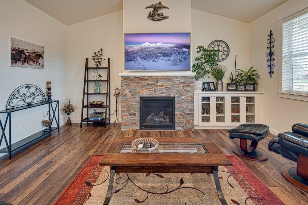 3663 Southwest 47th Street Redmond, OR 97756 - Photo 9 of 38 9