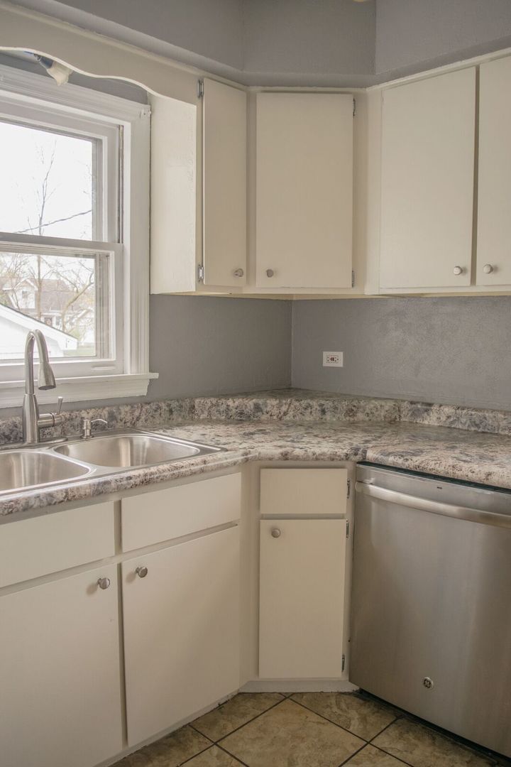 1219 Hickory Road Homewood, IL 60430 - Photo 7 of 21