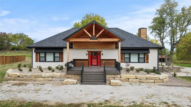 $625,000 | 35932 10th Highway, Rayville, MO 64084