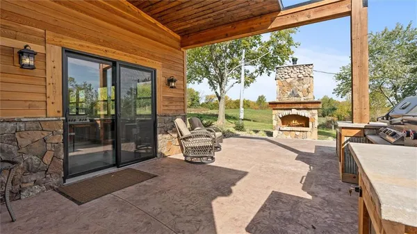 $625,000 | 35932 10th Highway, Rayville, MO 64084