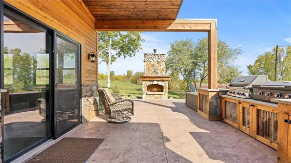 $625,000 | 35932 10th Highway, Rayville, MO 64084