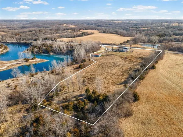 $625,000 | 35932 10th Highway, Rayville, MO 64084