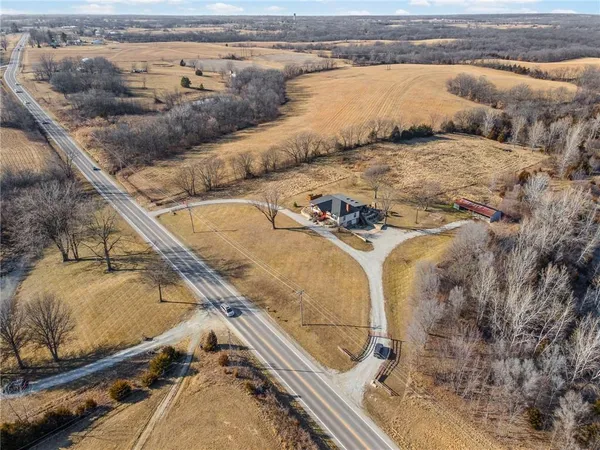 $625,000 | 35932 10th Highway, Rayville, MO 64084