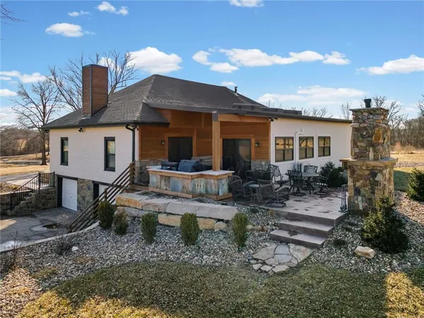 $625,000 | 35932 10th Highway, Rayville, MO 64084