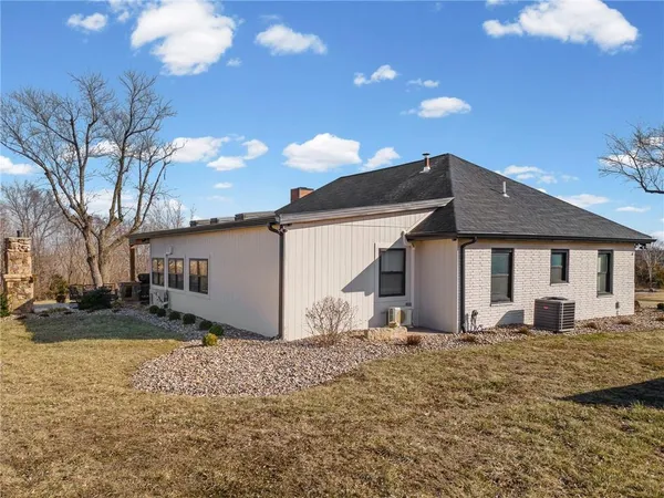 $625,000 | 35932 10th Highway, Rayville, MO 64084