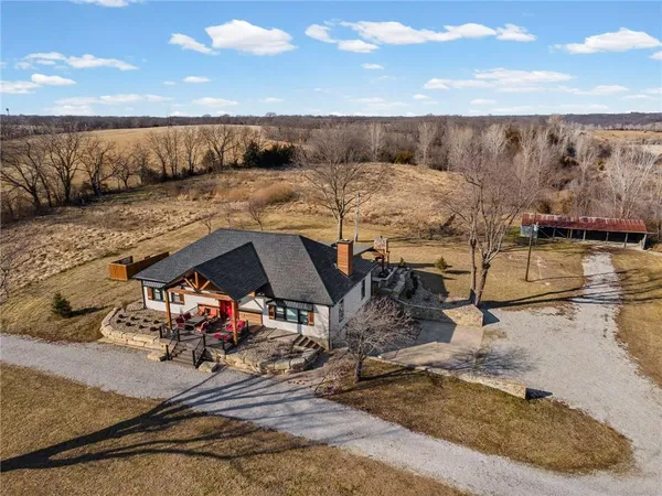 $625,000 | 35932 10th Highway, Rayville, MO 64084