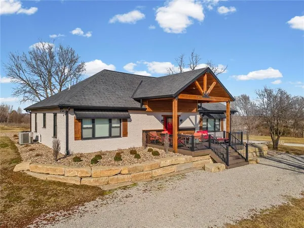 $625,000 | 35932 10th Highway, Rayville, MO 64084