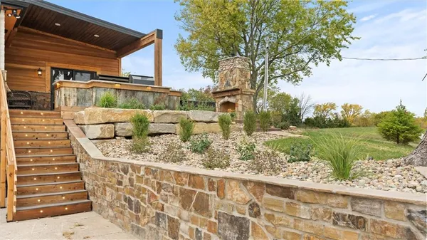 $625,000 | 35932 10th Highway, Rayville, MO 64084