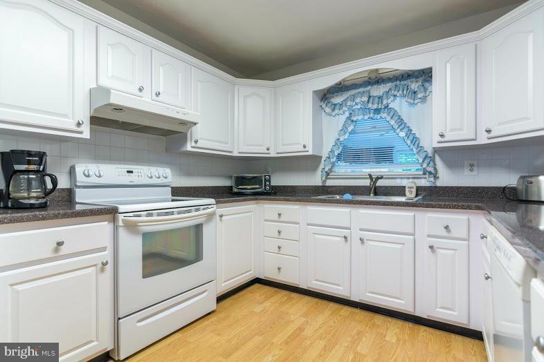 8369 WB&A Road Severn, MD 21144 - Photo 2 of 25 Plenty of Cabinetry & Countertop space!