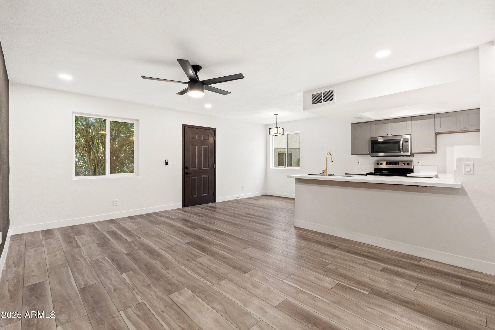 2625 West Ocotillo Road, Unit 4 Phoenix, AZ 85017 - Photo 4 of 24 2625 W Ocotillo Rd UNIT 4 - 05