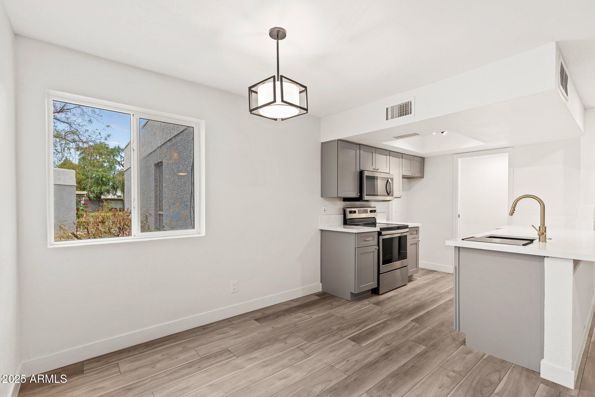 2625 West Ocotillo Road, Unit 4 Phoenix, AZ 85017 - Photo 6 of 24 2625 W Ocotillo Rd UNIT 4 - 07