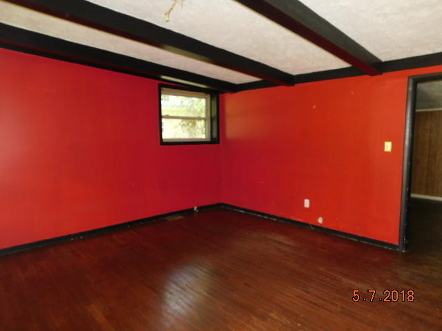7710 Northeast Emory Road Corryton, TN 37721 - Photo 2 of 9 Living Room