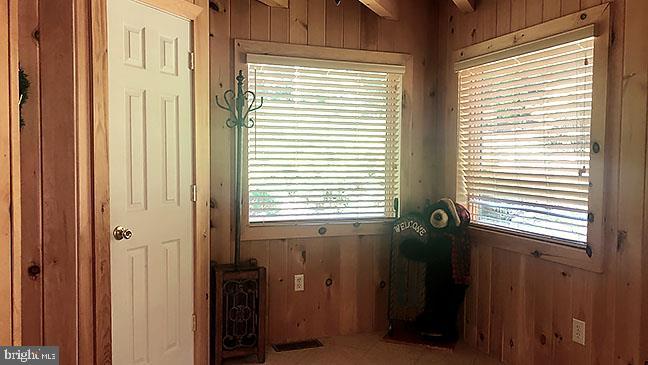 139 Summit Road Hazleton, PA 18202 - Photo 9 of 42 Entryway/Foyer