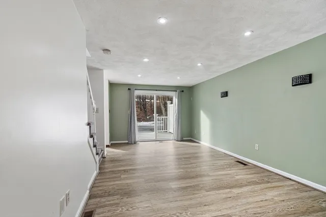 $369,900 | 103 Pondview Place, Unit 103, Tyngsborough, MA 01879