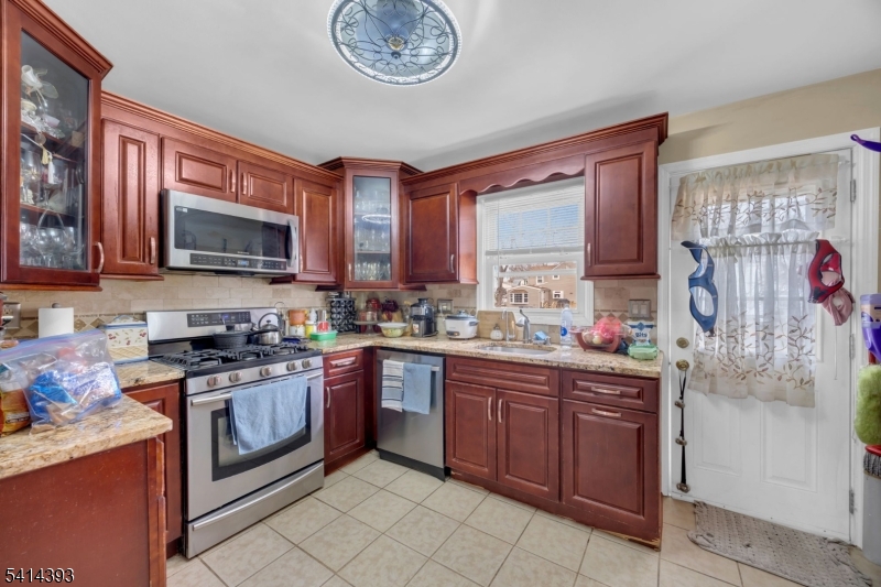 321 Sherwood Road Union, NJ 07083 - Photo 11 of 36