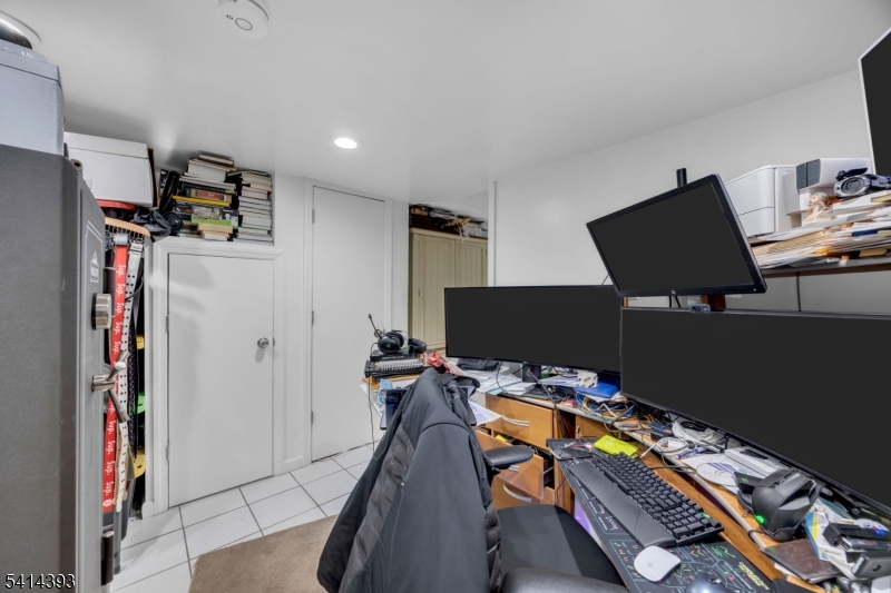 321 Sherwood Road Union, NJ 07083 - Photo 21 of 36