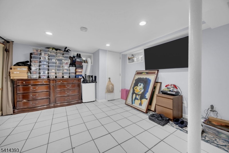 321 Sherwood Road Union, NJ 07083 - Photo 23 of 36