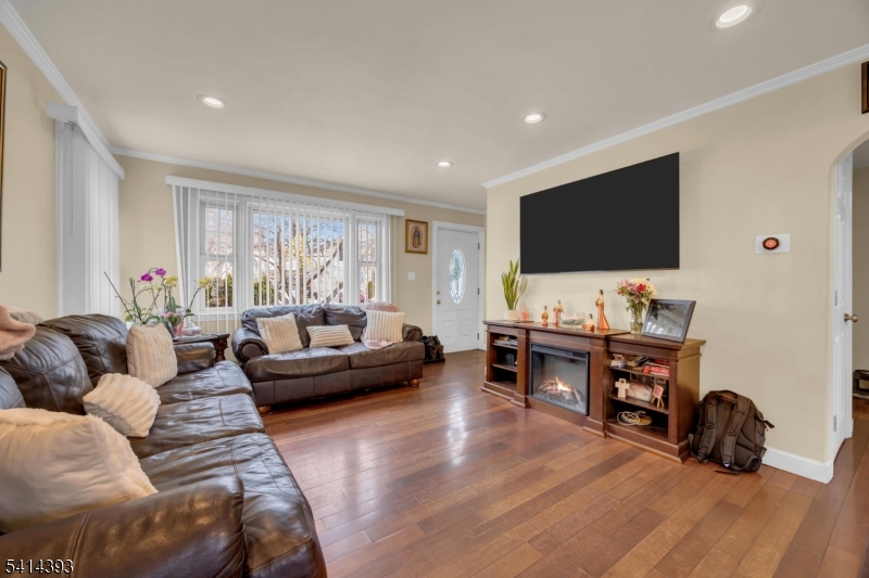 321 Sherwood Road Union, NJ 07083 - Photo 7 of 36