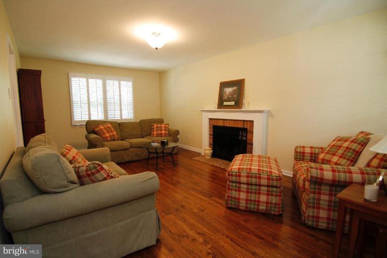 9210 Antelope Place Springfield, VA 22153 - Photo 1 of 19 Living Room