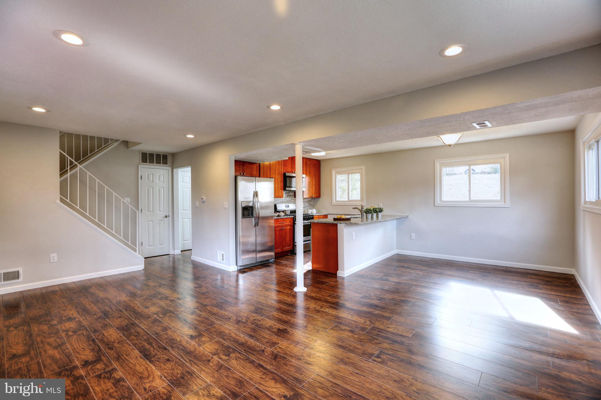 9101 Rolling View Drive Lanham, MD 20706 - Photo 2 of 30 Living Room