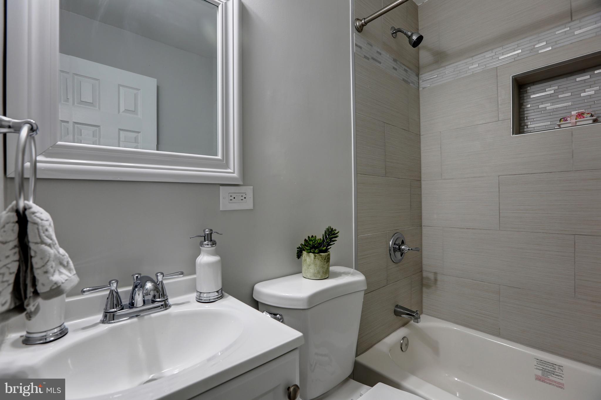 9101 Rolling View Drive Lanham, MD 20706 - Photo 14 of 30 Shared Bath