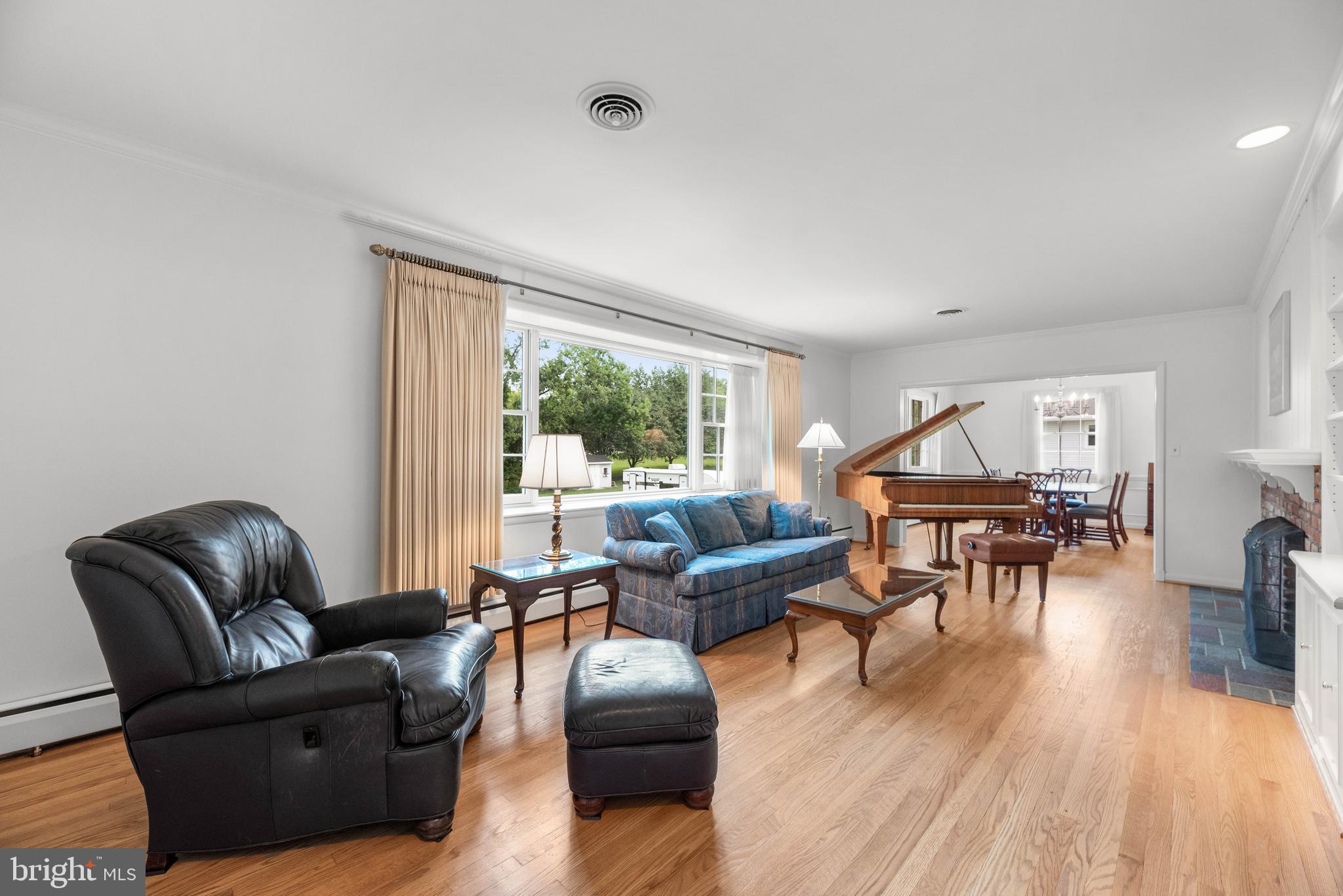 9118 Dunloggin Road Ellicott City, MD 21042 - Photo 6 of 49 Living Room