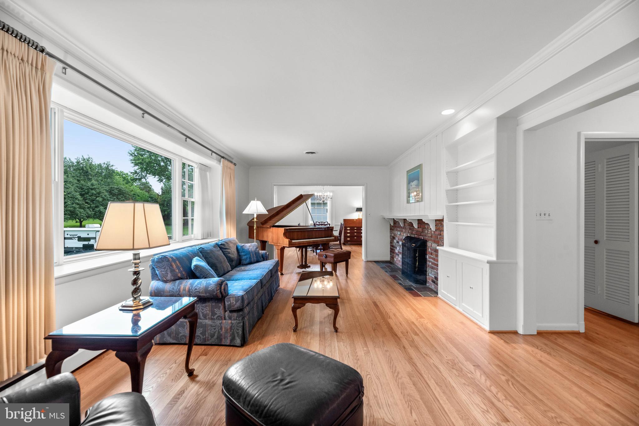 9118 Dunloggin Road Ellicott City, MD 21042 - Photo 7 of 49 Living Room