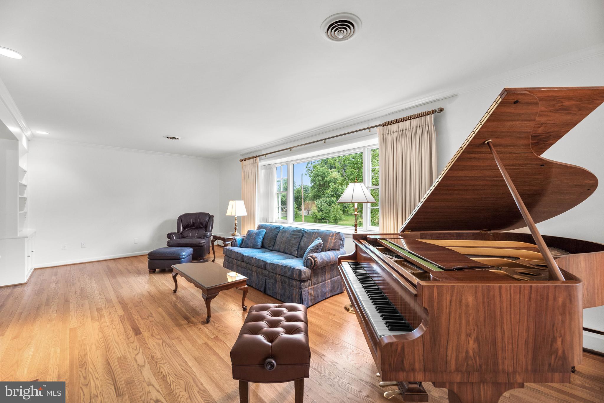9118 Dunloggin Road Ellicott City, MD 21042 - Photo 8 of 49 Living Room