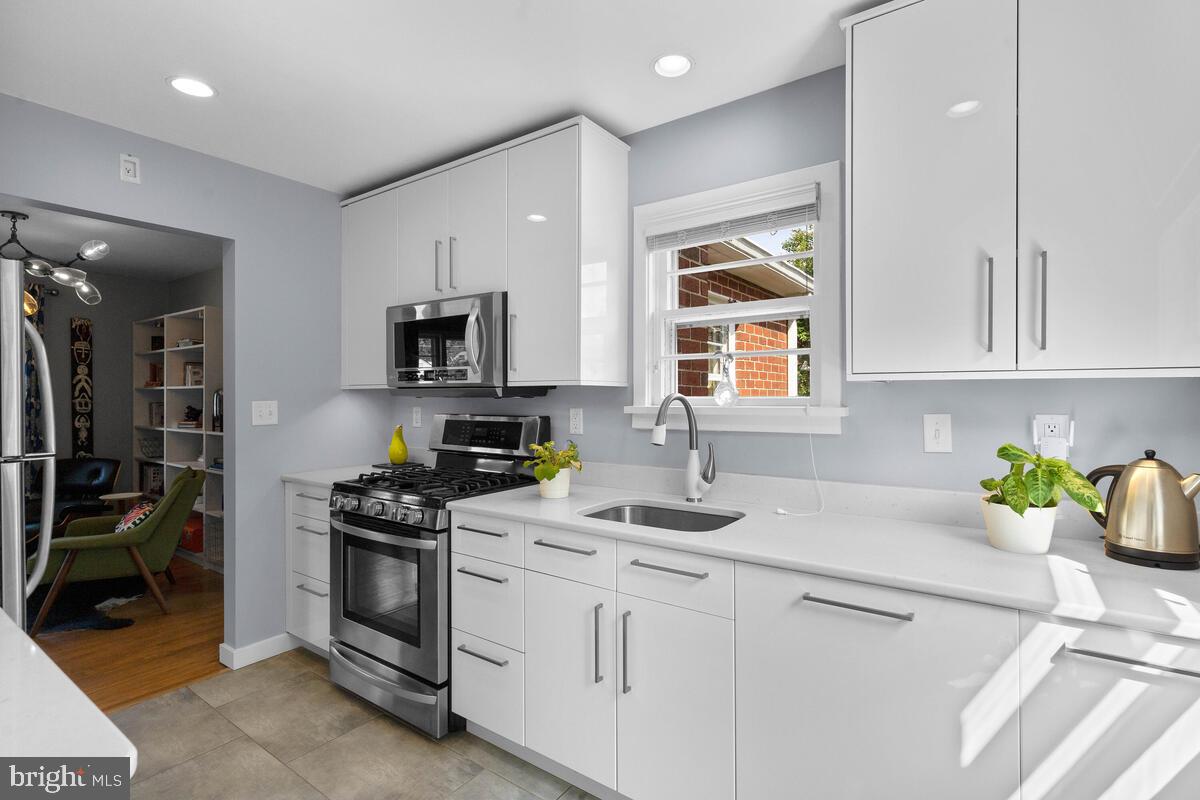 10609 Lilac Place Silver Spring, MD 20903 - Photo 3 of 43