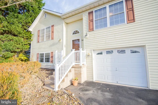 $289,900 | 123 Moonlight Lane, Martinsburg, WV 25404