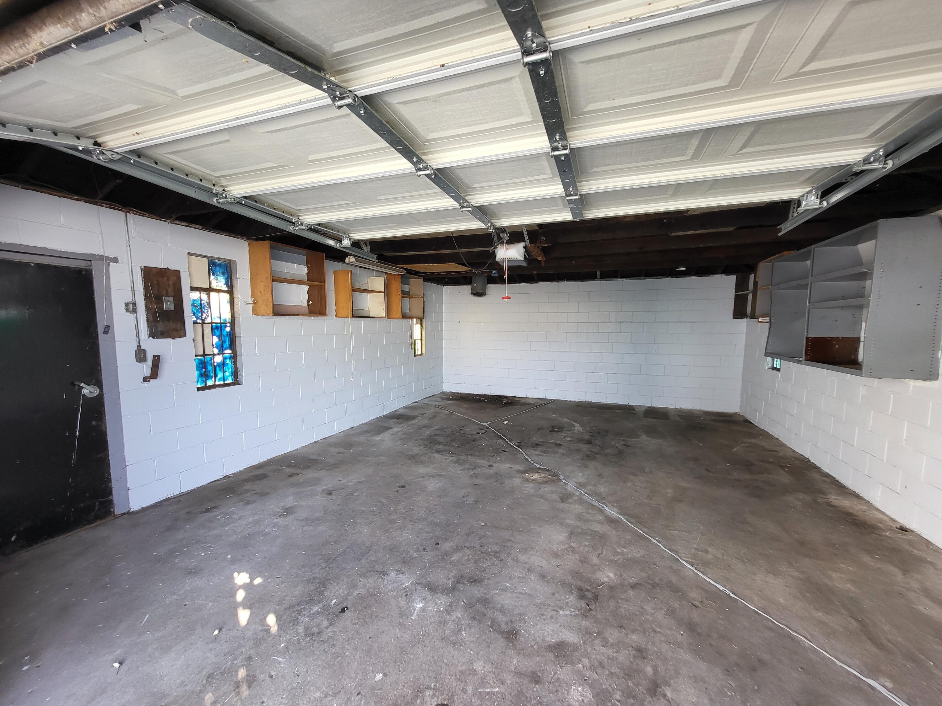 10124 Pelham Road Taylor, MI 48180 - Photo 5 of 16 20260217_143816