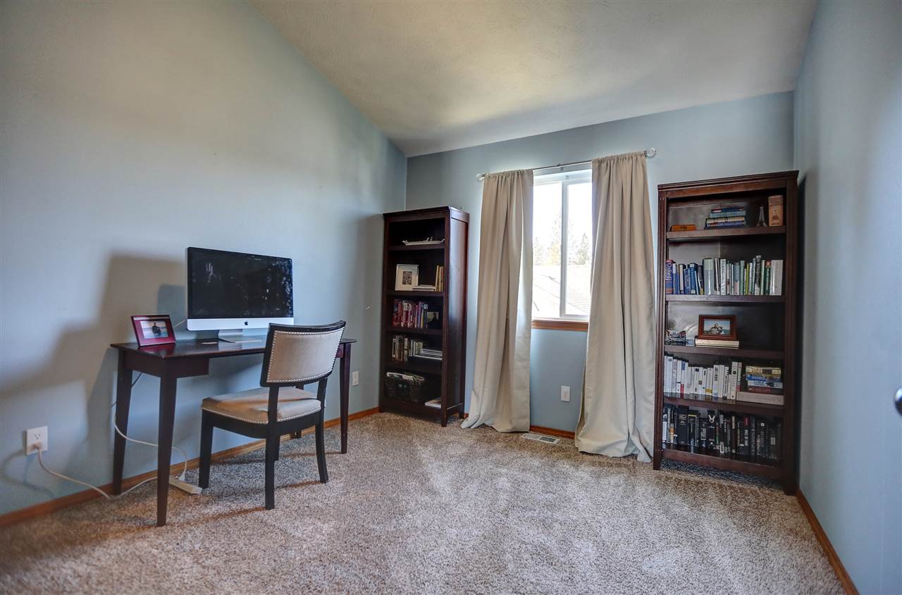 3111 East Lane Park Road Mead, WA 99021 - Photo 9 of 20 Gallery Image 9