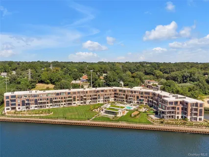 $1,899,000 | 10 Shore Road, Unit 208, Glenwood Landing, NY 11547
