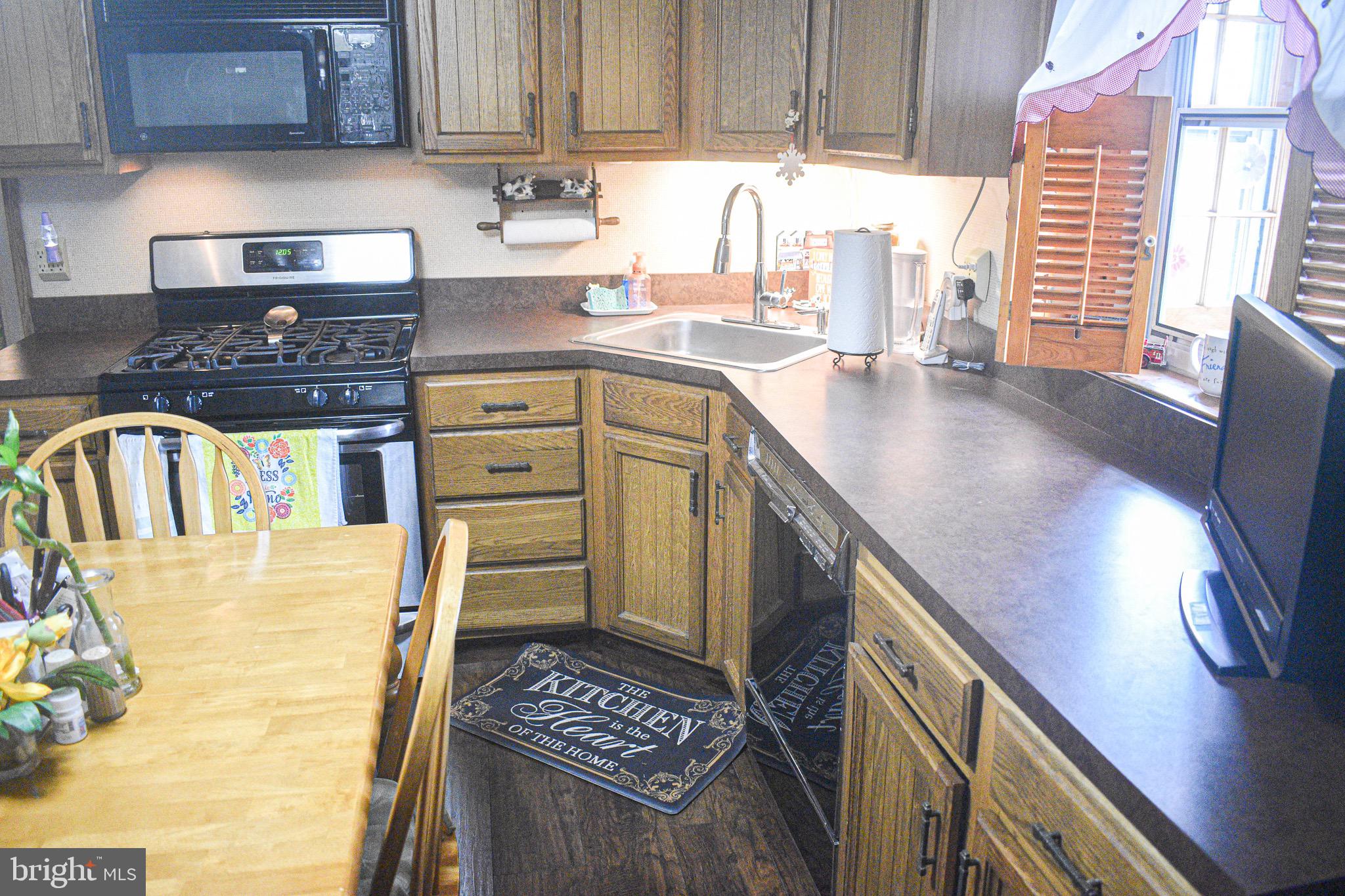 9234 Woodenbridge Road Philadelphia, PA 19114 - Photo 2 of 18 Gallery Image 2