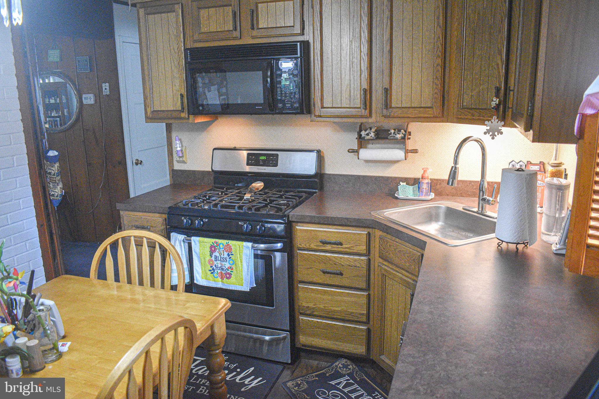 9234 Woodenbridge Road Philadelphia, PA 19114 - Photo 3 of 18 Gallery Image 3