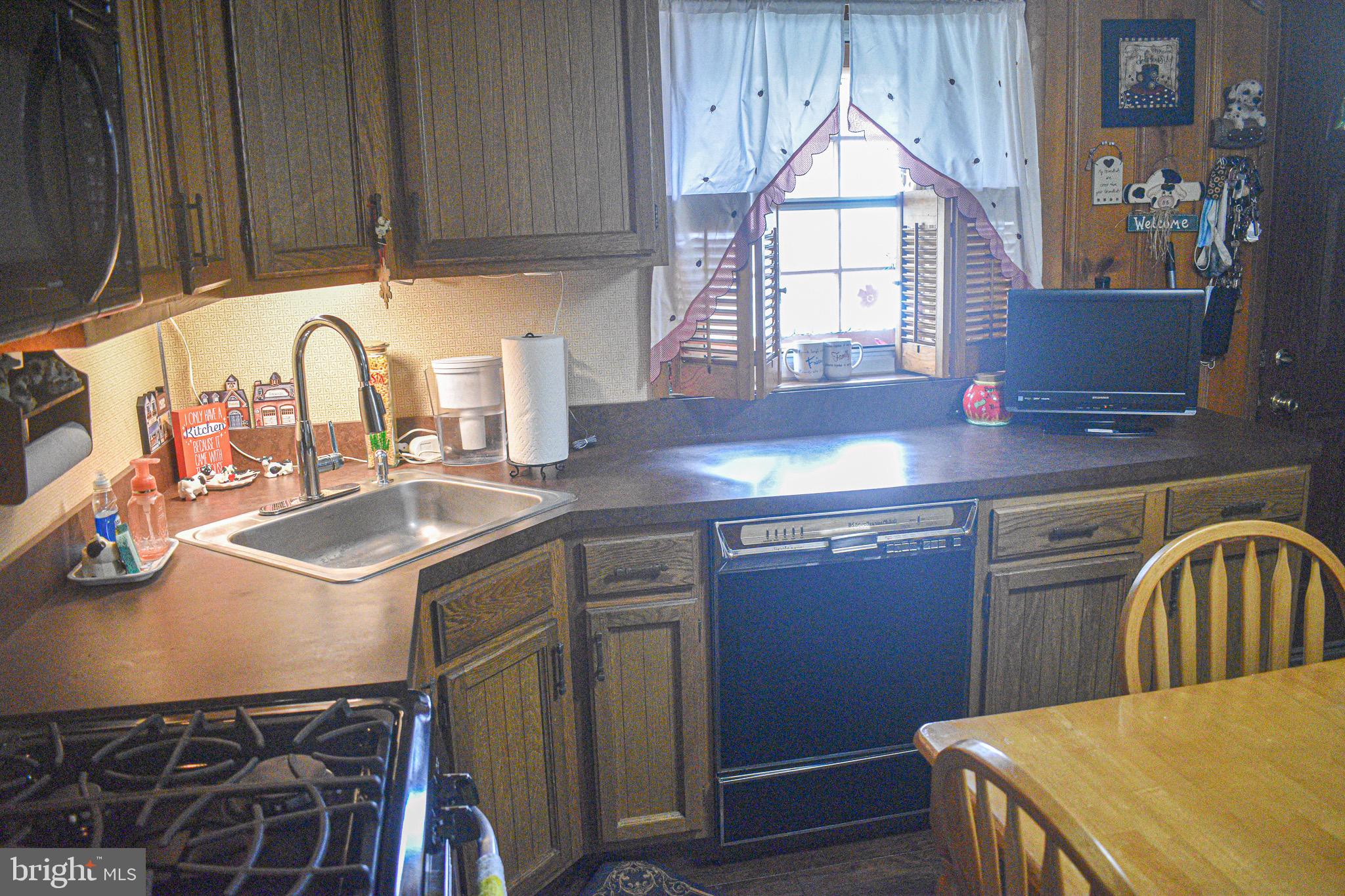 9234 Woodenbridge Road Philadelphia, PA 19114 - Photo 4 of 18 Gallery Image 4