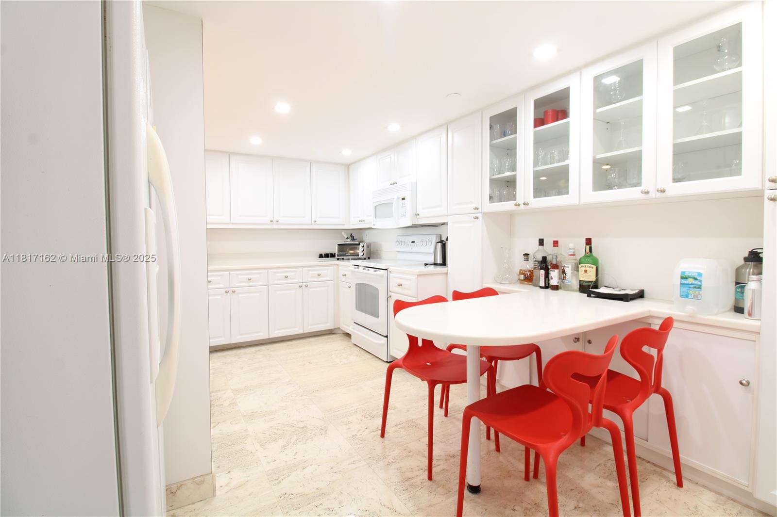 151 Crandon Boulevard, Unit 702 Key Biscayne, FL 33149 - Photo 12 of 26