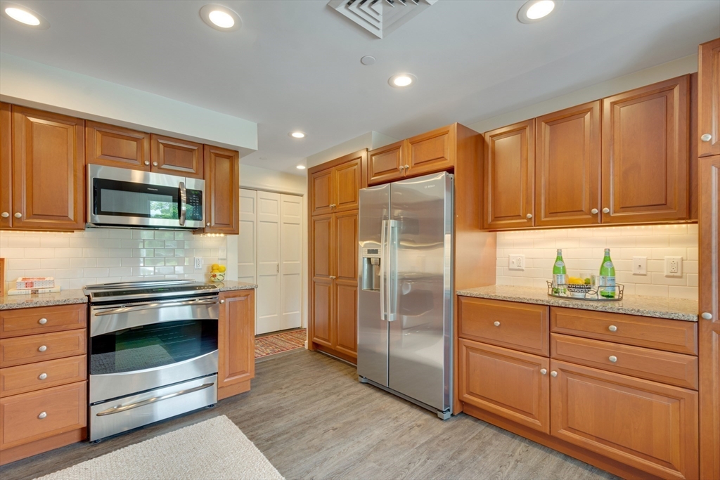 140 Lincoln Road, Unit 218 Lincoln, MA 01773 - Photo 9 of 22