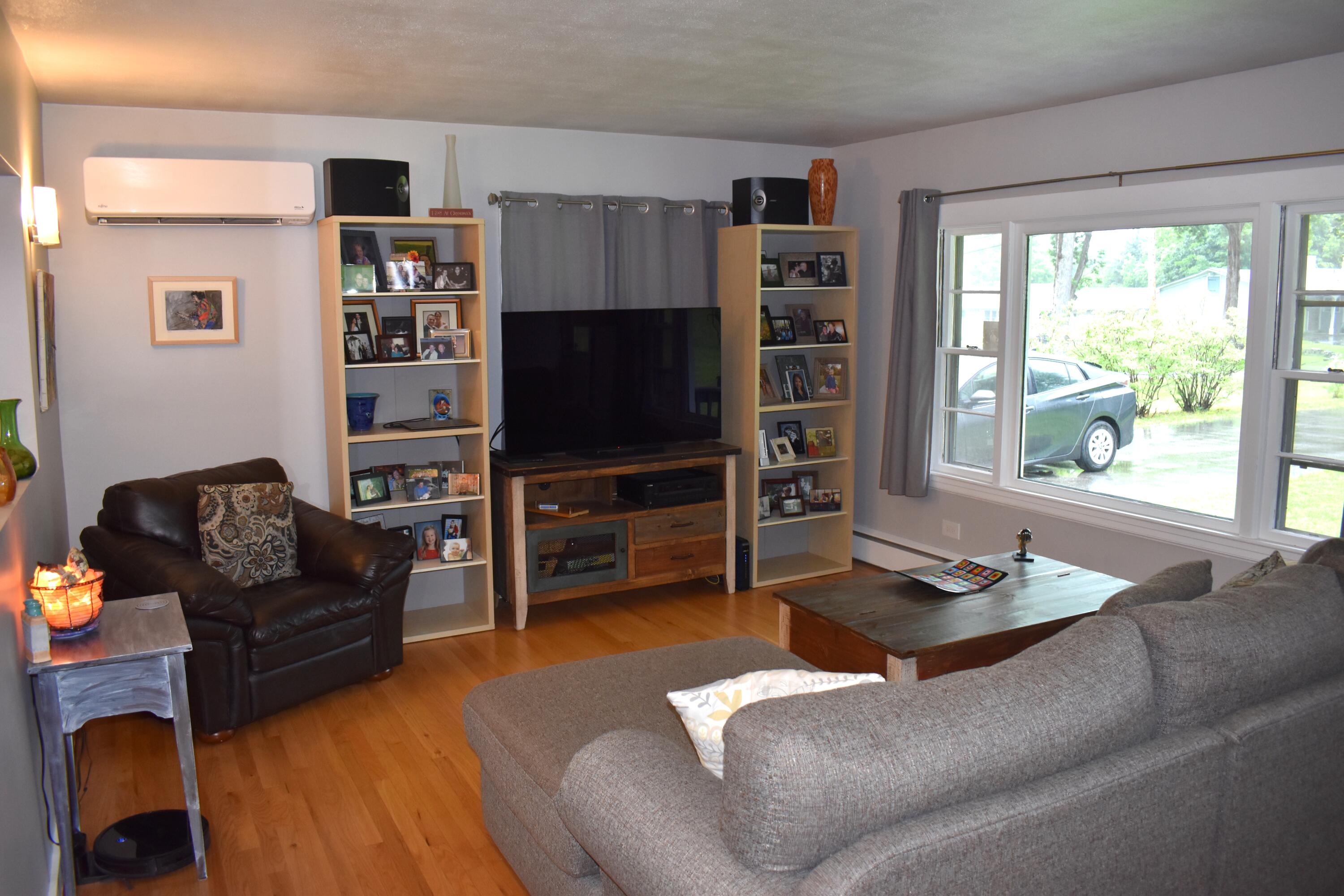 374 West River Road Augusta, ME 04330 - Photo 6 of 26 living room