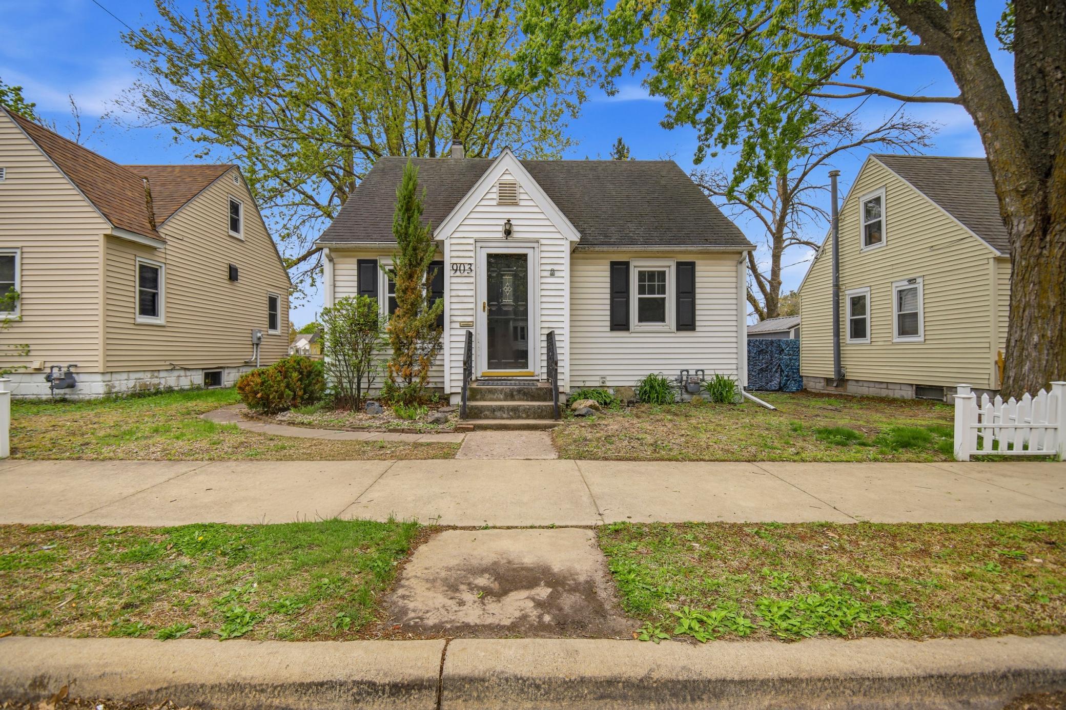 903 11th Avenue Southwest Austin, MN 55912 - Photo 3 of 17