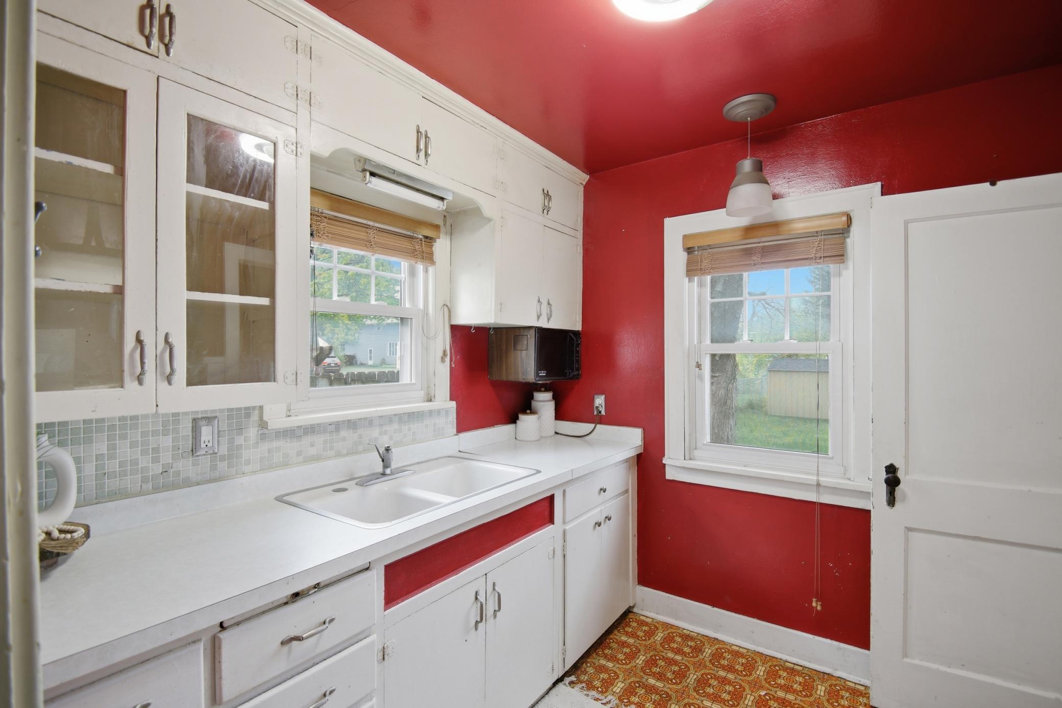 903 11th Avenue Southwest Austin, MN 55912 - Photo 7 of 17