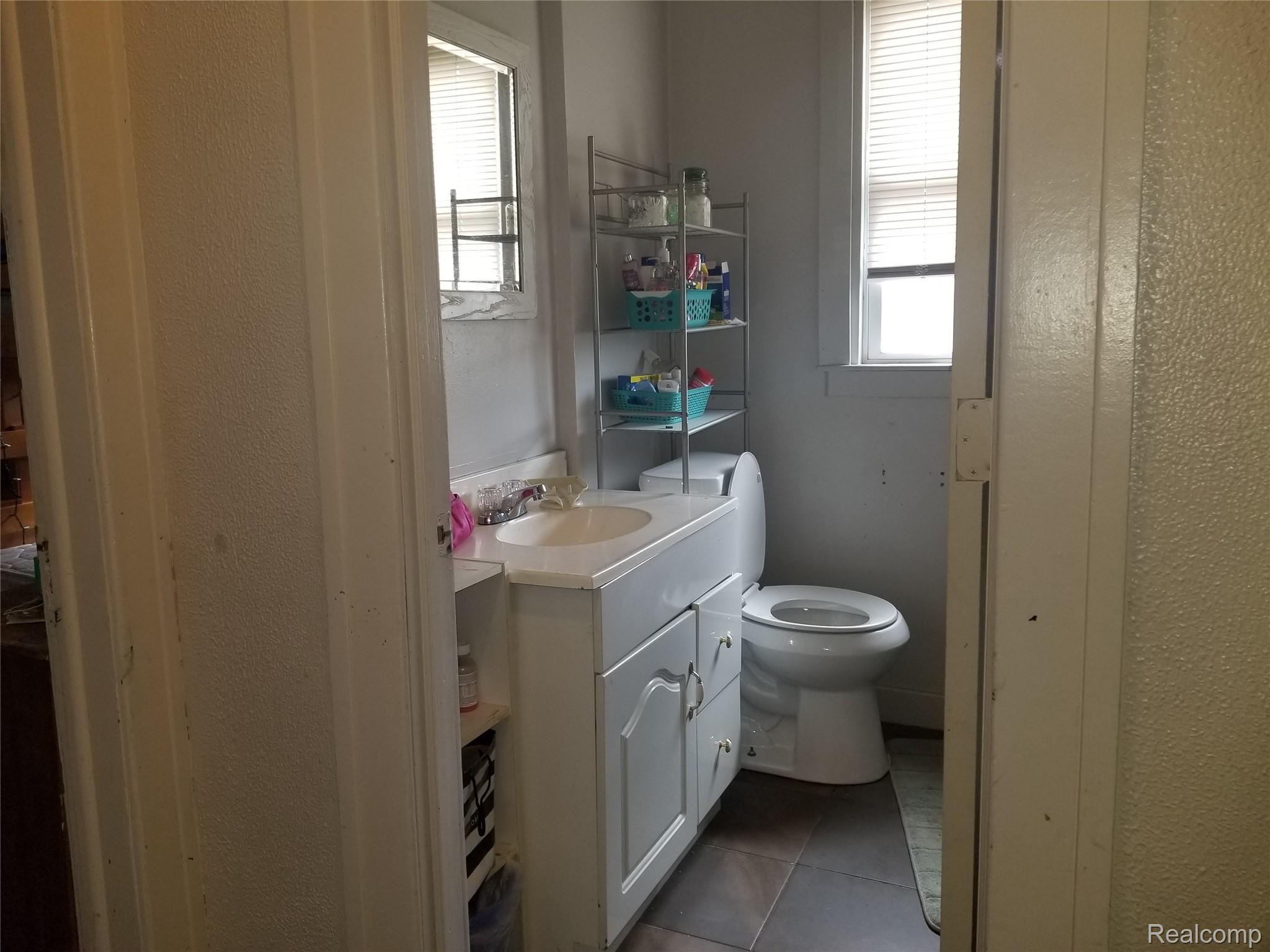 141 Oak Street River Rouge, MI 48218 - Photo 8 of 23 20190423_123100.jpg